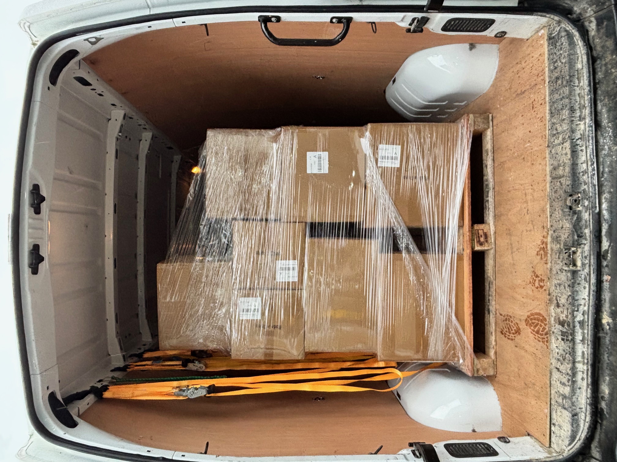 Netslee Movers van loaded and ready for delivery